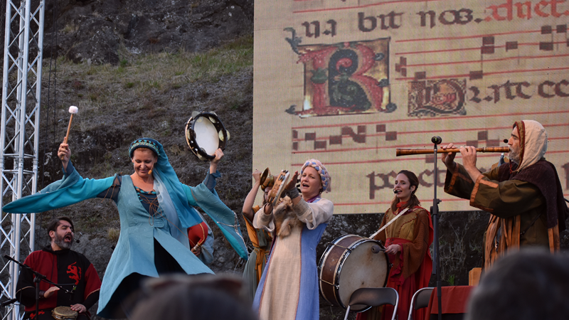Calenda Maia Música y teatro medieval