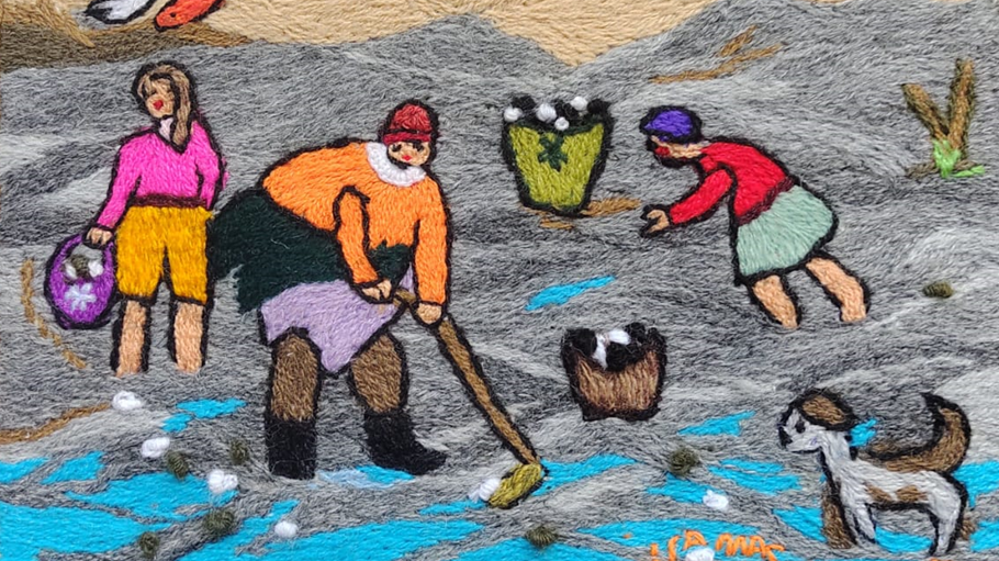 Mariscadoras. Teresita Garrido Leal Obra textil de paisaje patrimonial bordado en lana de colores