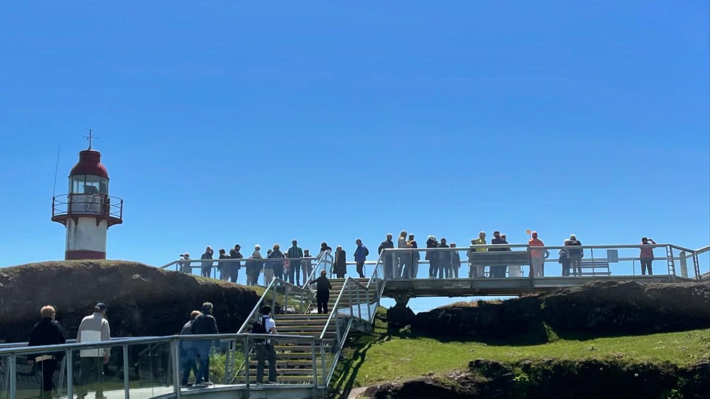 faro y pasarelas del Castillo de Niebla