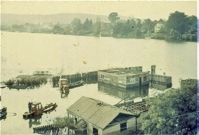 Vista desde la entrada del Puente Calle-Calle en la Animas hacia el Sur-Este