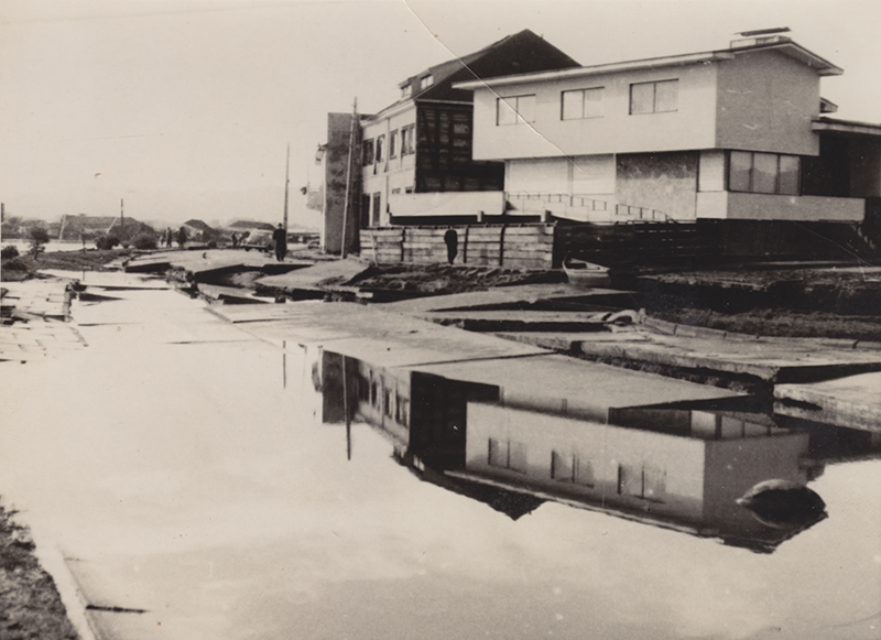 Esquina de la Costanera y calle Carlos Andwanter