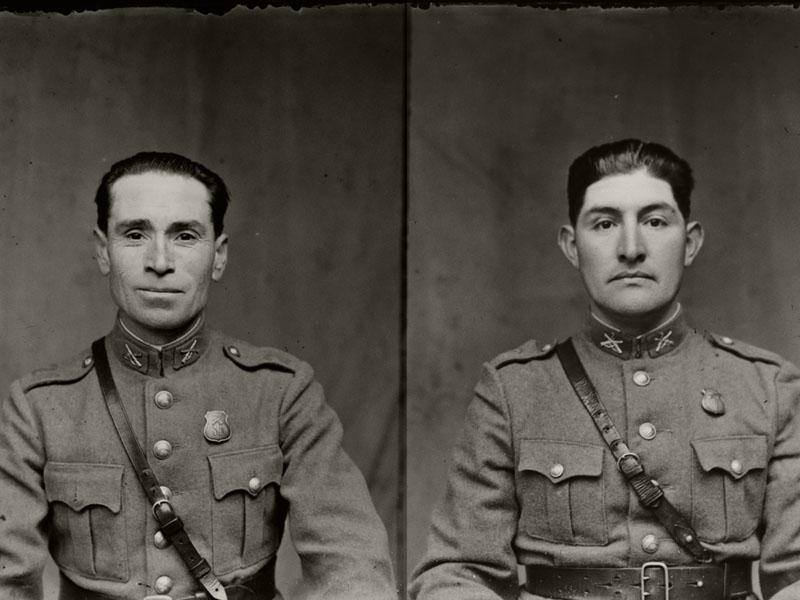 Dos retratos de carabineros