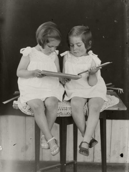 Retrato de dos niñas