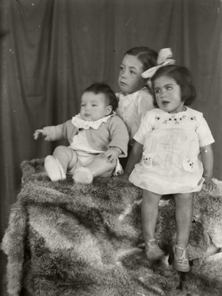 Retrato de tres niños