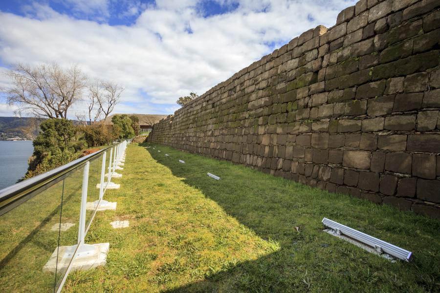Foso, contramuro y pozo de agua