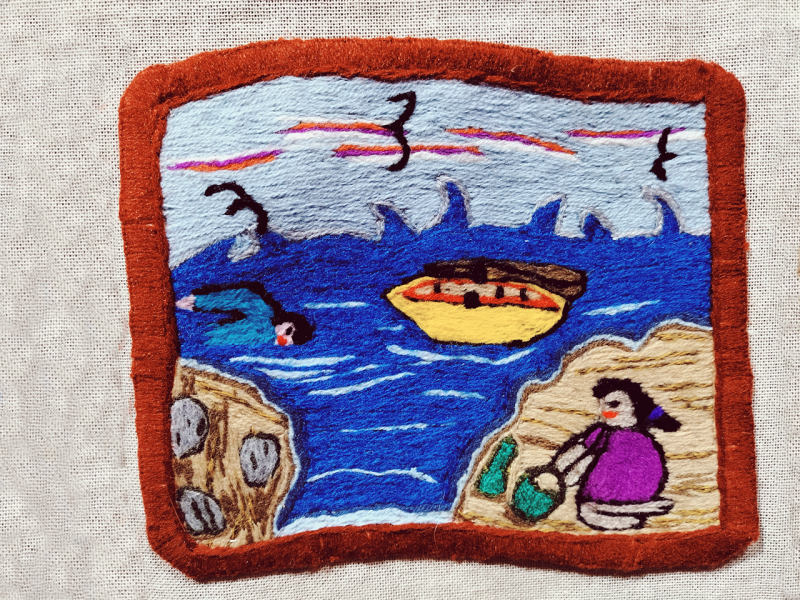 Obra textil de paisaje patrimonial bordado en lana de colores